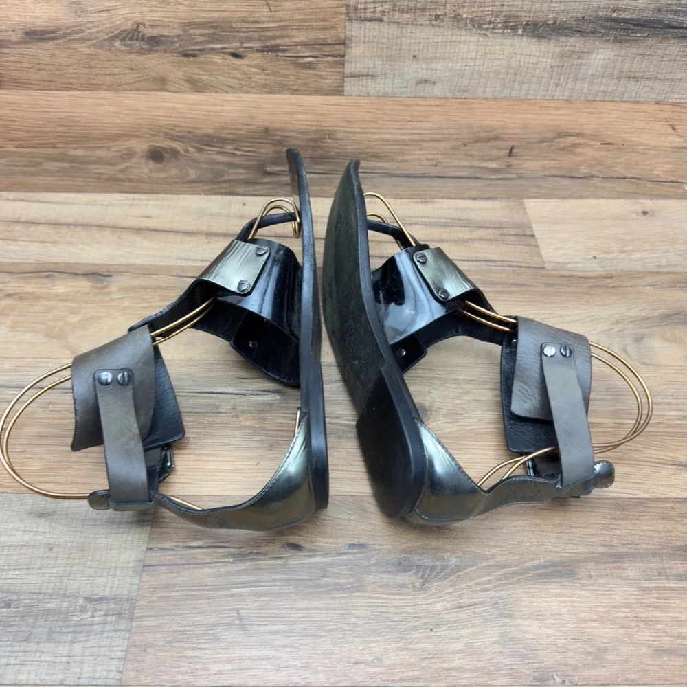 Tory Burch Black and Gold women size 7 strap Gladiator Strappy Sandals